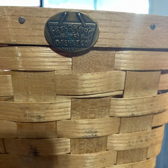VINTAGE PETERBORO BASKET CO. MADE IN USA 12X10X10 - SEE CRACK IN THE BACK - Picture 1 of 7